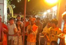 जलालपुर के शीतला माता मंदिर में सावन सोमवार पर श्रद्धालुओं की भीड़