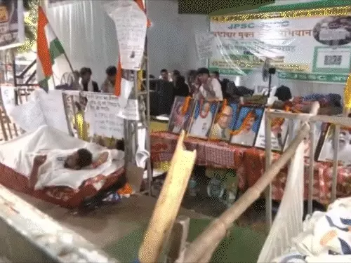 रांची में छात्र आंदोलन, भूख हड़ताल और प्रदर्शन के दौरान मौजूद छात्र एवं प्रशासनिक अधिकारी।