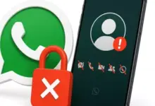 मोबाइल स्क्रीन पर WhatsApp का 'Account in Review' नोटिफिकेशन दिखाता सांकेतिक चित्र।