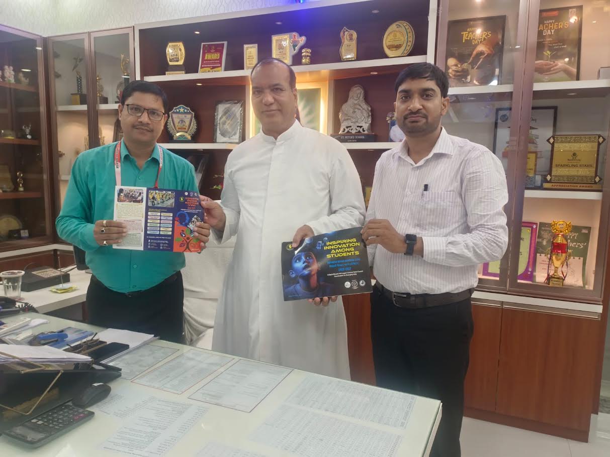 अम्बेडकरनगर के सेंट पीटर्स इंटर कॉलेज में आयोजित विद्यार्थी विज्ञान मंथन 2026-27 की छात्र कार्यशाला।