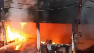 कानपुर में फर्नीचर शोरूम में लगी भीषण आग के दौरान राहत एवं बचाव कार्य की सांकेतिक तस्वीर।