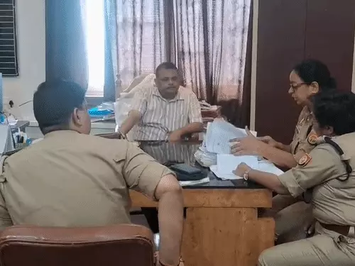 कानपुर नगर निगम टेंडर घोटाले की जांच करती SIT और विजिलेंस टीम
