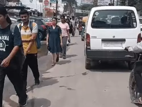 कानपुर में बादलों के बीच धूप का मौसमकानपुर में बादलों के बीच निकली धूप और उमस भरा मौसम।
