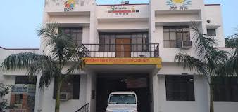 अंबेडकरनगर के प्राथमिक विद्यालय कुड़िया चितौना में प्रधानाध्यापक का कार्यभार संभालते जगदीश यादव की सांकेतिक तस्वीर।