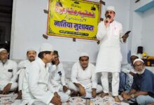काजीपुरा टांडा में आयोजित नातिया मुशायरे का दृश्य