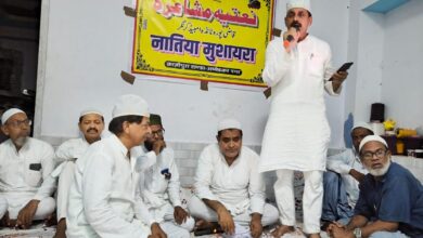 काजीपुरा टांडा में आयोजित नातिया मुशायरे का दृश्य