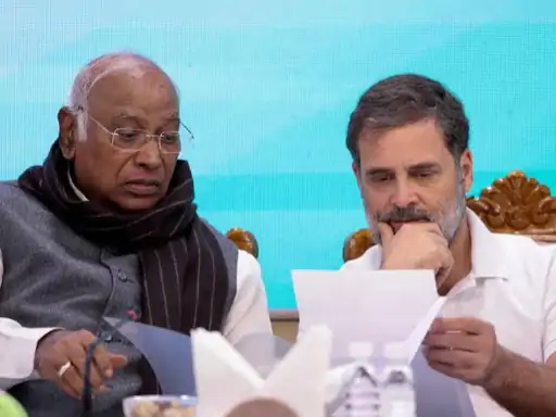 राहुल गांधी और मल्लिकार्जुन खड़गे ने जातीय जनगणना के फॉर्मेट पर सवाल उठाए