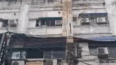 कोलकाता की मिर्जा गालिब स्ट्रीट की पांच मंजिला इमारत में लगी भीषण आग.