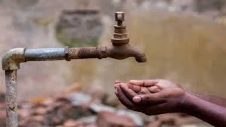 अंबेडकरनगर के कुड़िया चितौना गांव में जल जीवन मिशन की अधूरी परियोजना का स्थल