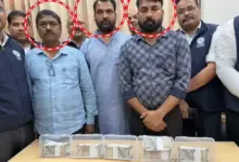 लखनऊ विकास प्राधिकरण से जुड़े कथित रिश्वत मामले की जांच करती विजिलेंस टीम।
