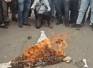लखनऊ में झारखंड सरकार के खिलाफ ABVP छात्रों का प्रदर्शन