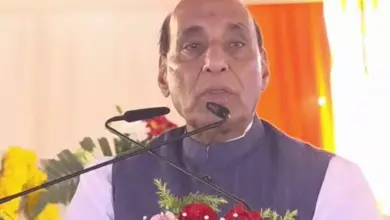 लखनऊ कैंट में विकास परियोजनाओं का शिलान्यास करते राजनाथ सिंह और योगी आदित्यनाथ