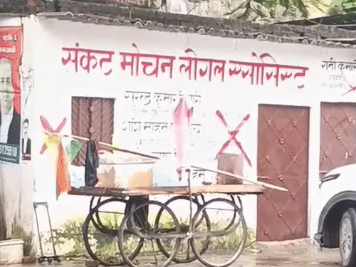 लखनऊ जिला अदालत के पास अवैध चैंबरों पर नगर निगम की कार्रवाई की तैयारी।