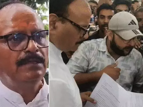 लखनऊ में लाइब्रेरियन भर्ती की मांग को लेकर डिप्टी CM ब्रजेश पाठक के आवास पर प्रदर्शन करते युवा