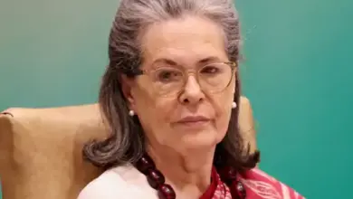 मनमोहन सिंह के साथ सोनिया गांधी की तस्वीर