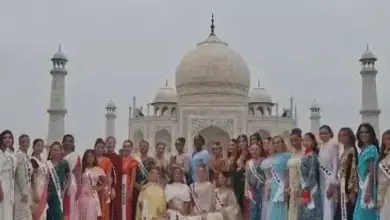ताजमहल के सामने मिस टीन इंटरनेशनल की फाइनलिस्ट