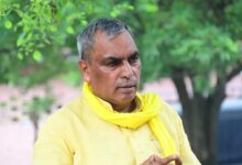 अंबेडकरनगर में छात्र मुद्दे पर विपक्ष पर निशाना साधते कैबिनेट मंत्री ओम प्रकाश राजभर।