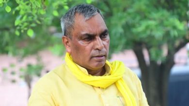 अंबेडकरनगर में छात्र मुद्दे पर विपक्ष पर निशाना साधते कैबिनेट मंत्री ओम प्रकाश राजभर।
