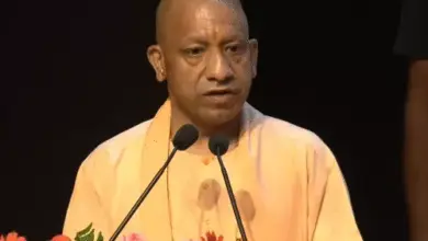 मुख्यमंत्री योगी आदित्यनाथ राशन कोटेदारों के कार्यक्रम में संबोधित करते हुए