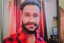 अम्बेडकरनगर के अकबरपुर क्षेत्र में लापता युवक के मामले की जांच करती पुलिस।