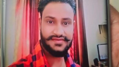 अम्बेडकरनगर के अकबरपुर क्षेत्र में लापता युवक के मामले की जांच करती पुलिस।