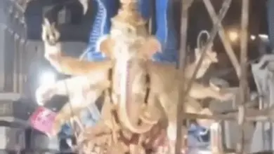 मुंबई के भुलेश्वर में गिरी 22 फीट ऊंची गणेश प्रतिमा
