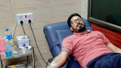 जरूरतमंद बच्ची के लिए रक्तदान करते मुराद अली