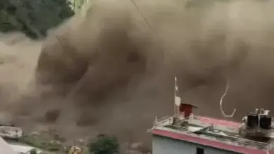 नेपाल के रसुवा जिले में भोटेकोशी नदी की बाढ़