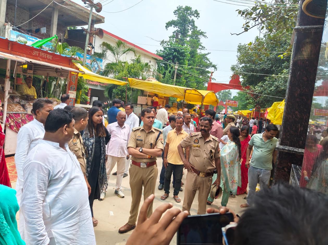 अंबेडकरनगर के शिवबाबा धाम में सावन सोमवार को लेकर सुरक्षा व्यवस्था का निरीक्षण