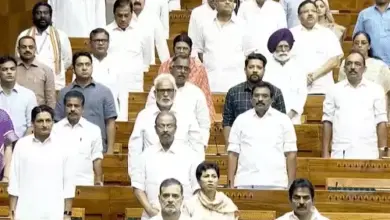 संसद भवन में मानसून सत्र के दौरान प्रधानमंत्री नरेंद्र मोदी और सांसद