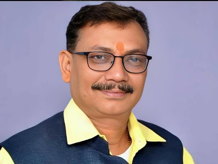 अदालत में पेशी के बाद सुरक्षा के बीच ले जाए जा रहे पूर्व विधायक की सांकेतिक तस्वीर।
