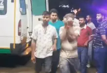 प्रतापगढ़ में बारिश के दौरान ढहे मकान और मौके पर चल रहे रेस्क्यू ऑपरेशन का सांकेतिक चित्र।