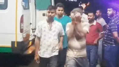 प्रतापगढ़ में बारिश के दौरान ढहे मकान और मौके पर चल रहे रेस्क्यू ऑपरेशन का सांकेतिक चित्र।