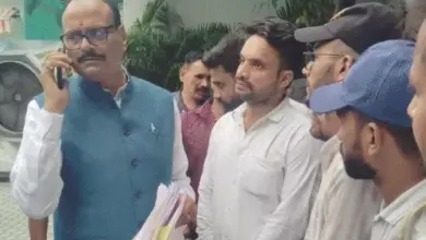 लखनऊ में प्राथमिक शिक्षक भर्ती की मांग को लेकर प्रदर्शन करते BTC D.El.Ed और TET अभ्यर्थी