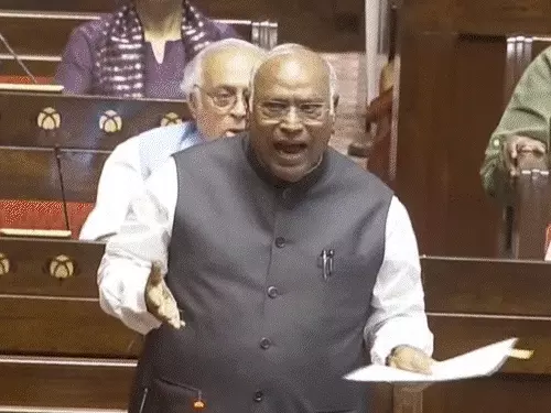 राम मंदिर चढ़ावा विवाद पर संसद के मानसून सत्र में लोकसभा और राज्यसभा में हंगामे का दृश्य।