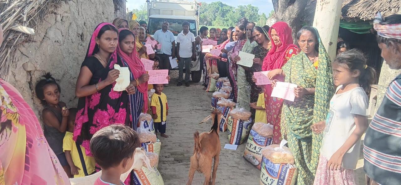 अंबेडकरनगर में आरबी पाल की पुण्यतिथि पर 125 जरूरतमंद बच्चों के परिवारों को सूखा राशन वितरित किया गया।