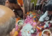 आनंदेश्वर मंदिर में सावन सोमवार पर श्रद्धालुओं की भीड़