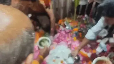 आनंदेश्वर मंदिर में सावन सोमवार पर श्रद्धालुओं की भीड़