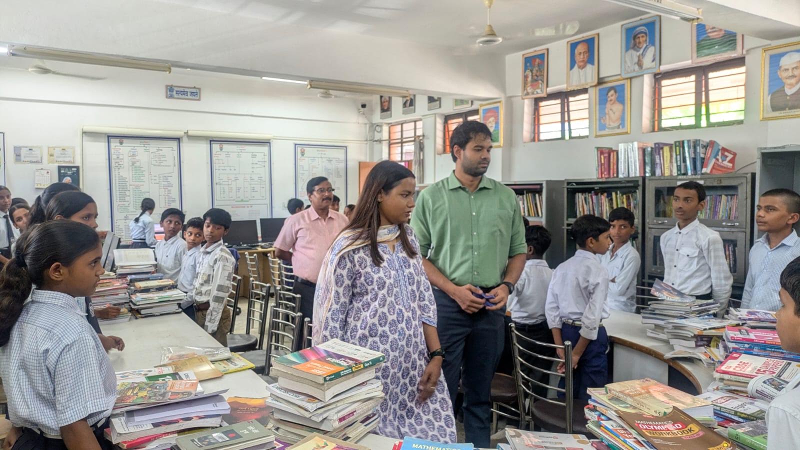 जवाहर नवोदय विद्यालय अफजलपुर का निरीक्षण करतीं एसडीएम प्रतीक्षा सिंह