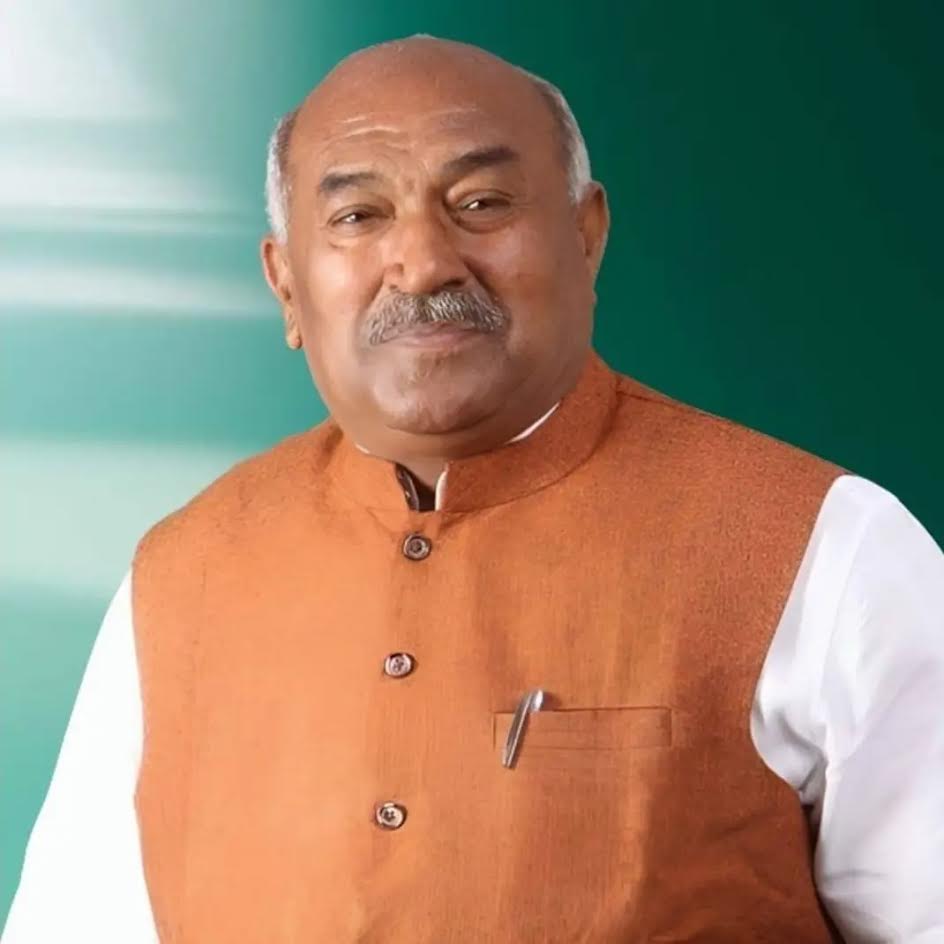 अम्बेडकरनगर में लघु सिंचाई योजना के नाम पर किसानों से पैसे मांगने का मामला