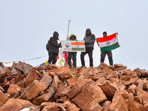 शामली के पर्वतारोही शंकर शर्मा ने माउंट यूनाम पर फहराया तिरंगा