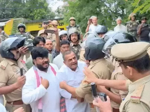 सिद्धार्थनगर में मस्जिद-मदरसे पर बुलडोजर कार्रवाई