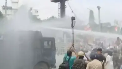 सीवान फायरिंग मामले को लेकर पटना में लोकभवन मार्च करते तेजस्वी यादव और समर्थक
