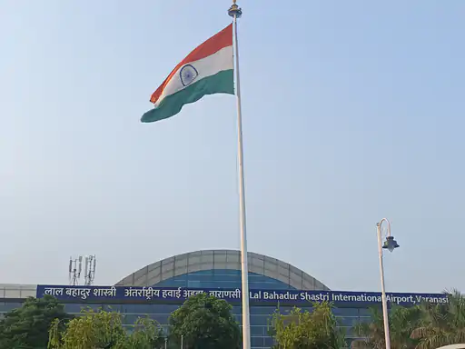 वाराणसी एयरपोर्ट पर रनवे खराब होने के बाद डायवर्ट की गईं उड़ानें