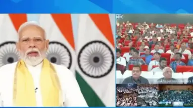 20वें रोजगार मेले में वीडियो कॉन्फ्रेंसिंग के माध्यम से नव नियुक्त युवाओं को संबोधित करते प्रधानमंत्री नरेंद्र मोदी।