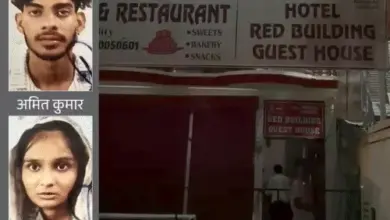 : लखनऊ के चिनहट स्थित गेस्ट हाउस के बाहर जांच करती पुलिस