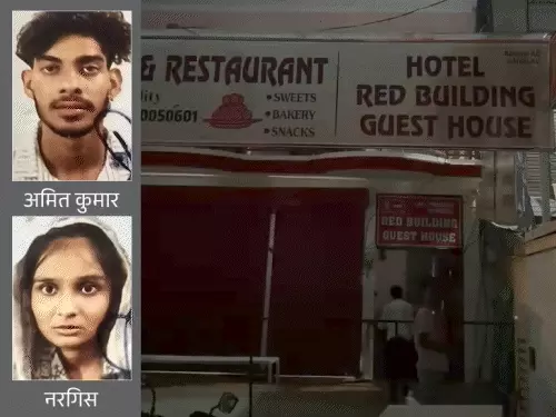 : लखनऊ के चिनहट स्थित गेस्ट हाउस के बाहर जांच करती पुलिस