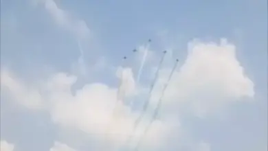 मेरठ एयर शो में हॉक MK-132 विमानों द्वारा आसमान में बनाया गया तिरंगा।