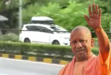दिल्ली में प्रधानमंत्री नरेंद्र मोदी से मुलाकात के दौरान मुख्यमंत्री योगी आदित्यनाथ।