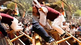 लखनऊ में SIR के विरोध में प्रदर्शन करते कांग्रेस कार्यकर्ता